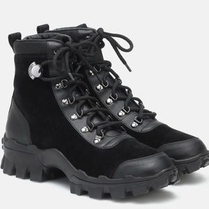 MONCLER
Helis ankle boots